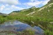 31 Il Monte Azzarini-Fioraro (2431 m) si speccha
